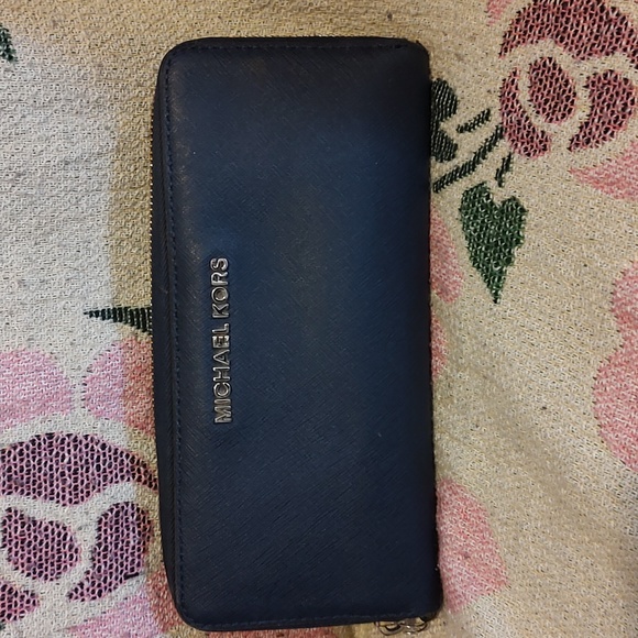 Michael Kors Jet Set Wallet Blue Zippered - Picture 1 of 8